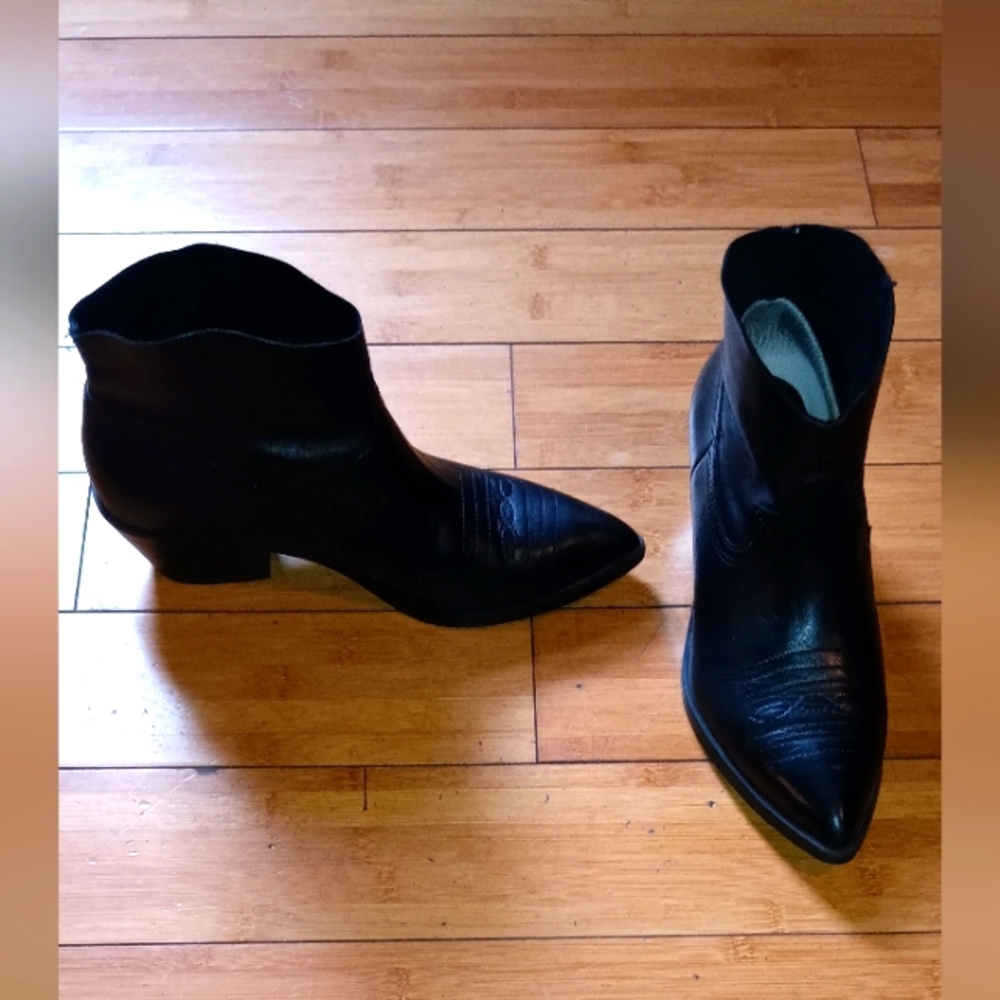 Treasure and Bond Genuine Leather Cowgirl Ankle Bootie sz 40